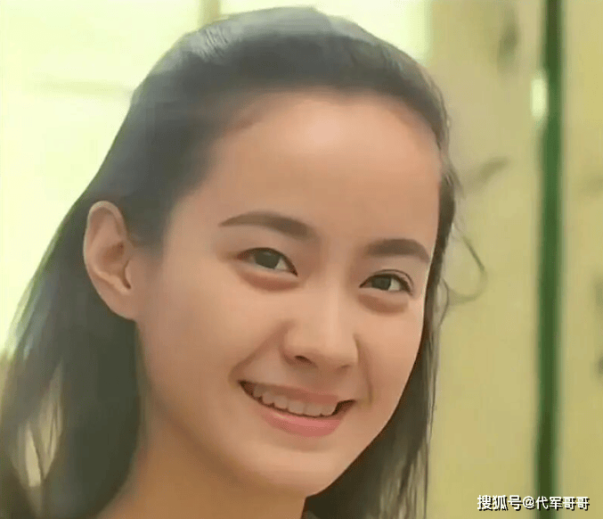 她嫁大13岁名导被捧红,丈夫不幸病逝,如今56岁单身无儿无女