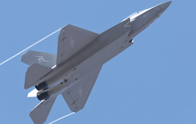 苏-75“绝杀”将于2026年初首飞,歼-35面临强大竞争对手?