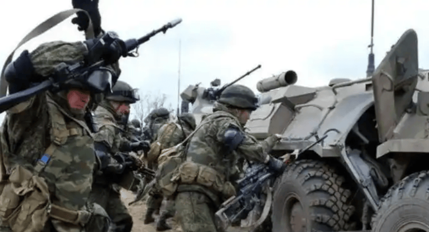 6万铁甲狂飙45公里！乌军1.2万人被逼入绝境，11轮空袭斩断最后补给线