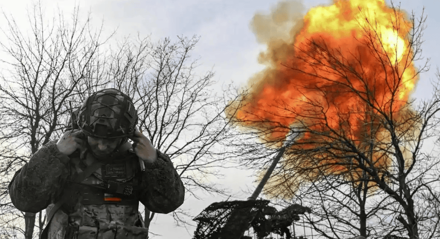 6万铁甲狂飙45公里！乌军1.2万人被逼入绝境，11轮空袭斩断最后补给线