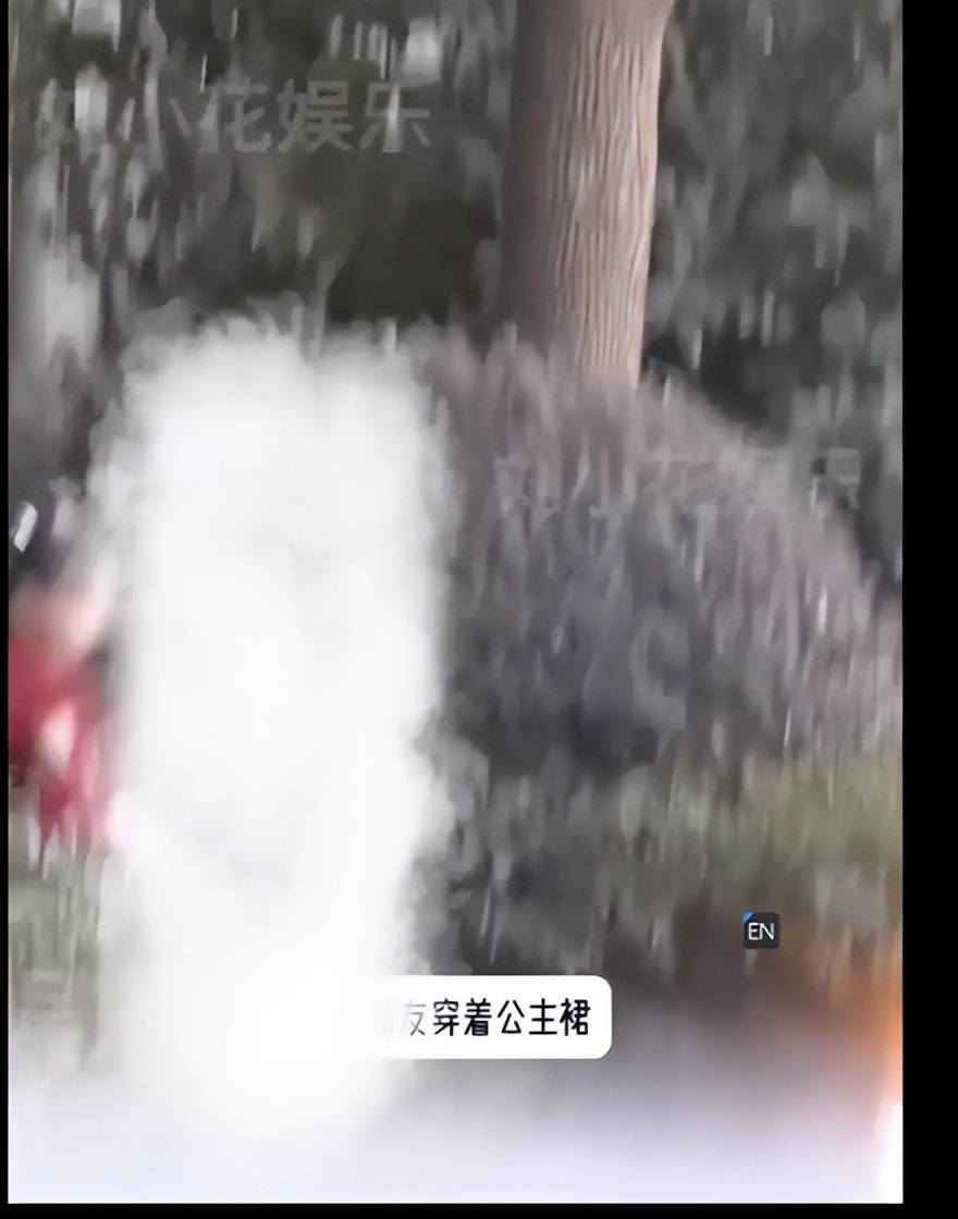 唐嫣女儿过5岁生日，姥姥姥爷现身，老公罗晋缺席！