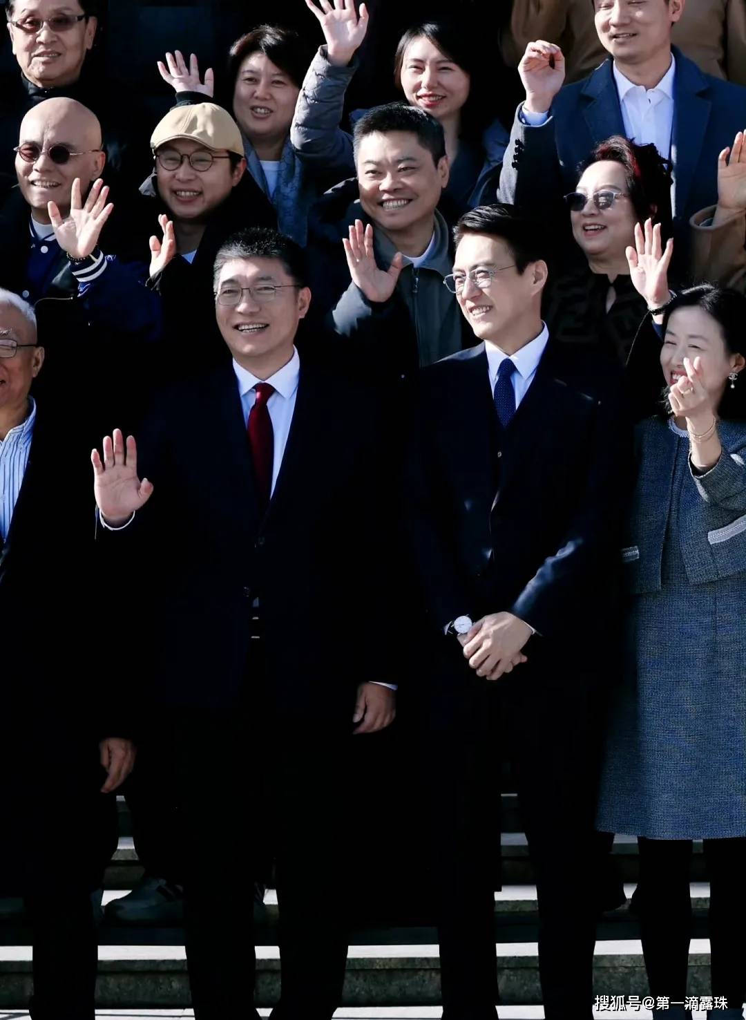 中戏75周年校庆：佟丽娅表白母校，靳东妥妥C位，易烊千玺补办毕业典礼