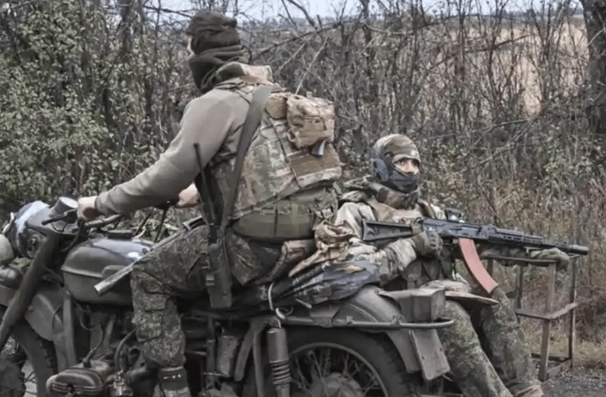 102旅悲歌：俄乌战场最惨乌军，3重打击下能否守住胡城？