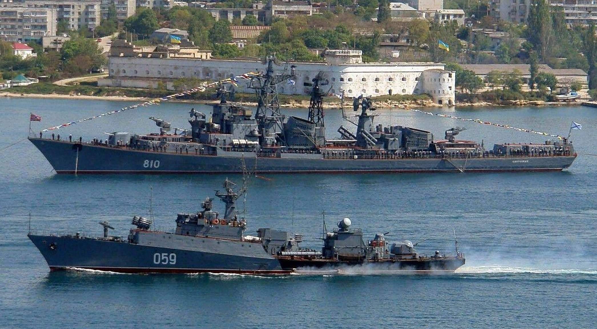 俄罗斯2艘巨轮从中东返航，刚过北约防线突然被命中：整夜大爆炸