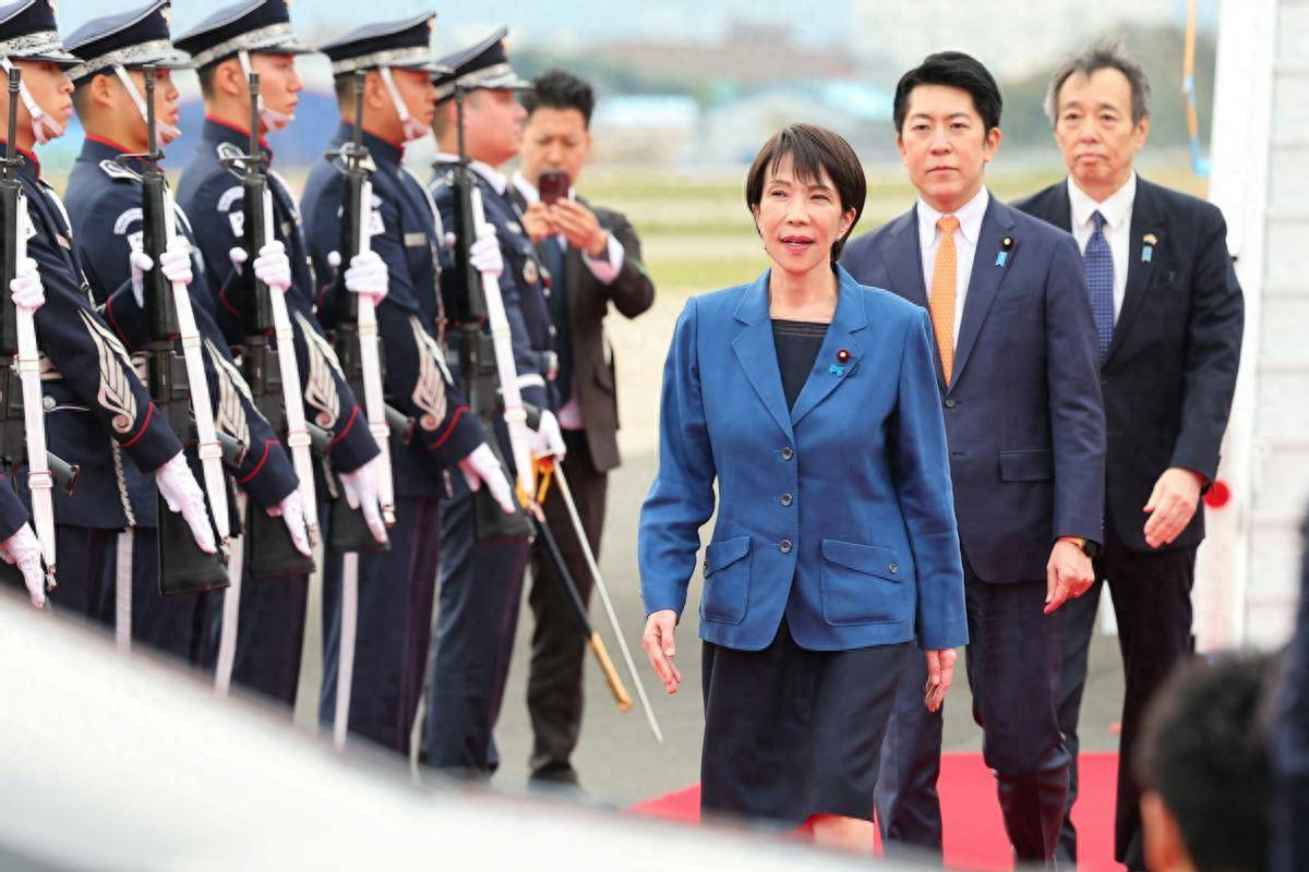 高市早苗拒绝道歉,日本开启对华“第二战场”,菲律宾加入乱斗,中方开始收网了!