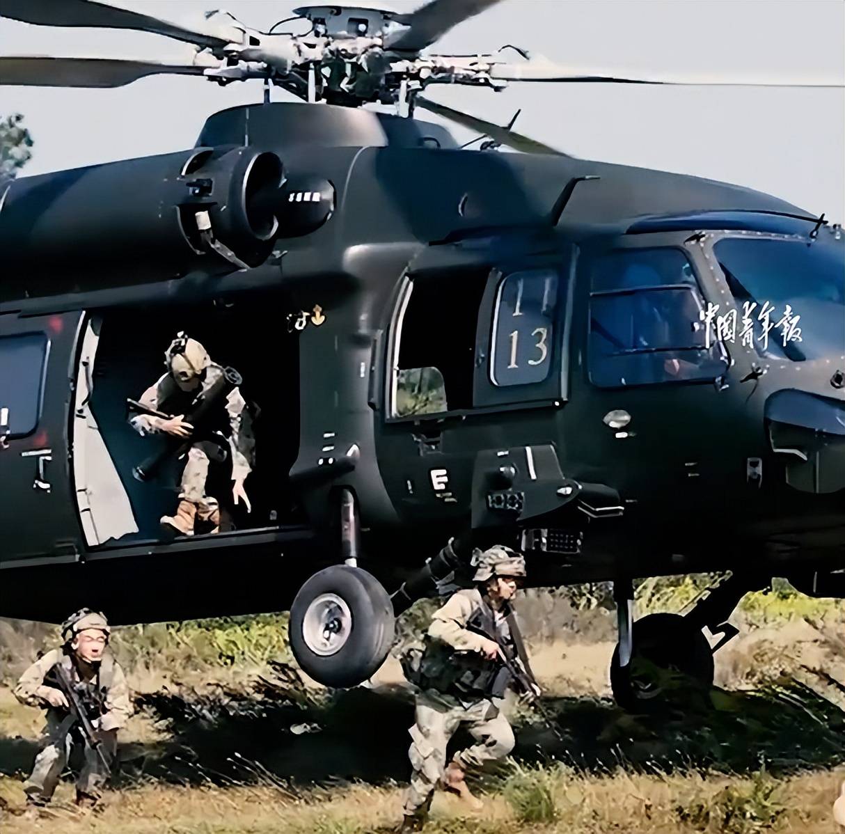 直20T秀出一个“特技”动作，让美媒意识到，解放军空突不可小看