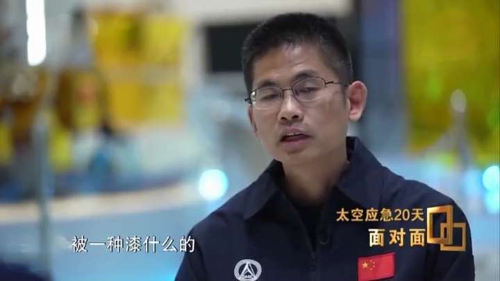 原创 舷窗玻璃被贯穿,撞痕为三角形,撞击物大小如小米粒!神舟二十号飞船撞击情况首次披露