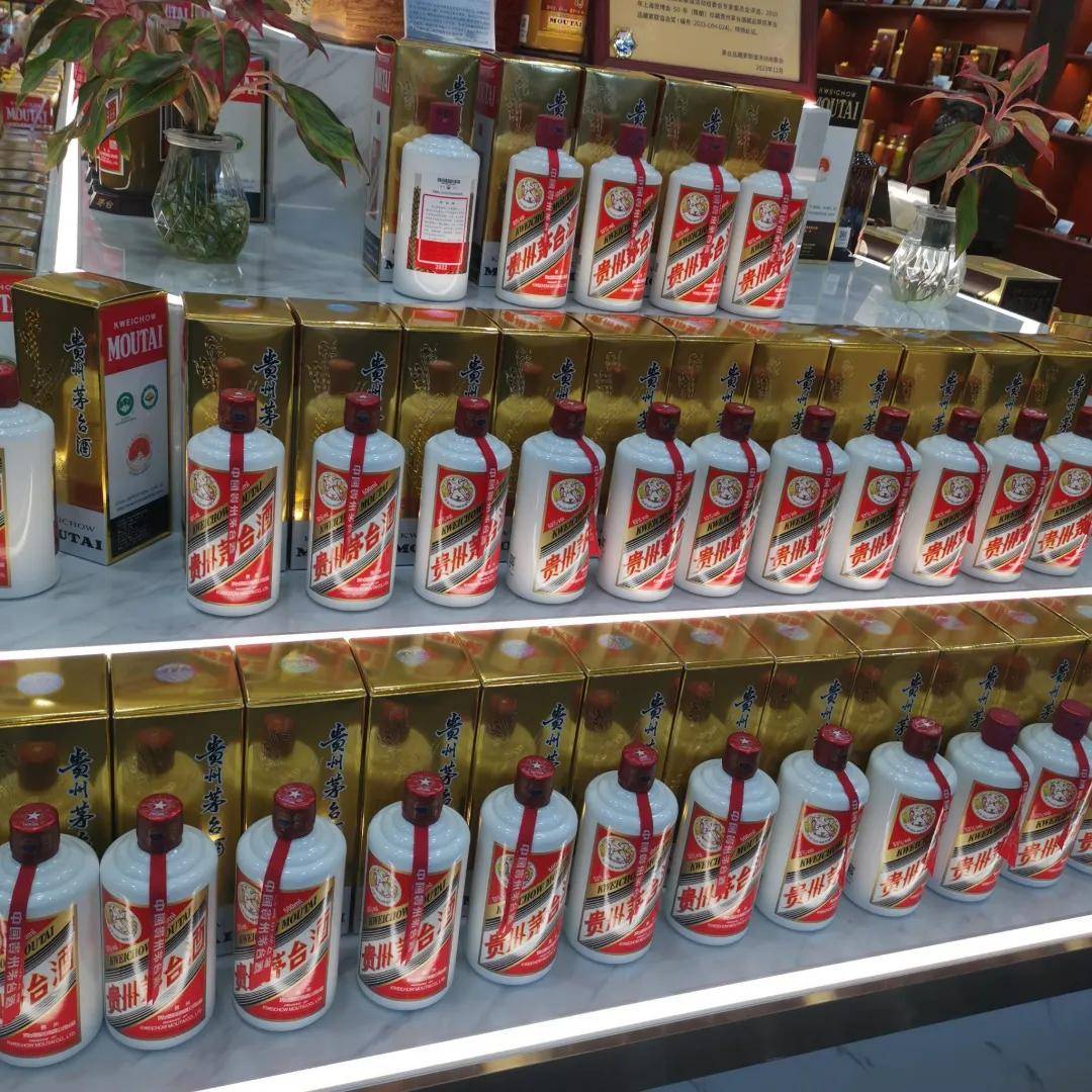 茅台顶不住了,五粮液利润暴跌65%