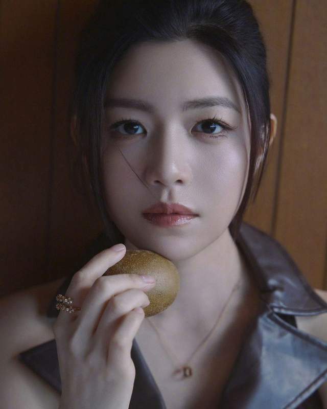 狙击蝴蝶拿捏姐弟恋,42岁陈妍希离婚后活成少女,你羡慕吗?