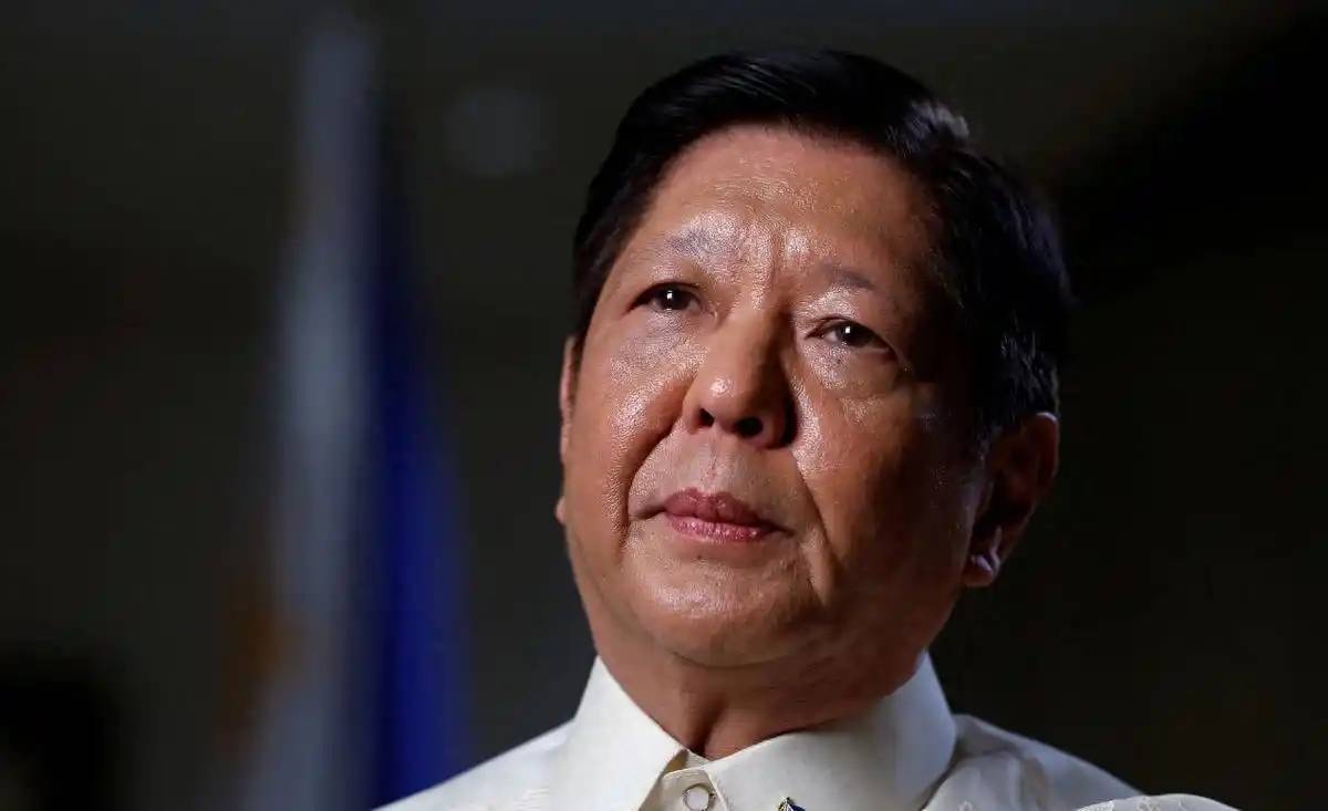 不听劝告，菲军机抵近渚碧礁，我军向其警告射击，逼其转向离开