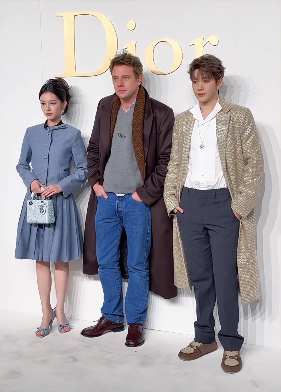 章子怡没想到，迪奥这次妖艳四射的自己，竟败给全裹出镜的郑钦文