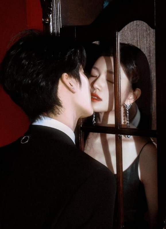 狙击蝴蝶拿捏姐弟恋,42岁陈妍希离婚后活成少女,你羡慕吗?