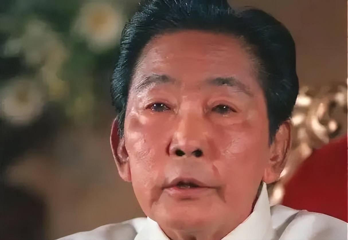 12万人抗议，马科斯支持率暴跌！关键时刻，中美军舰在黄岩岛对峙