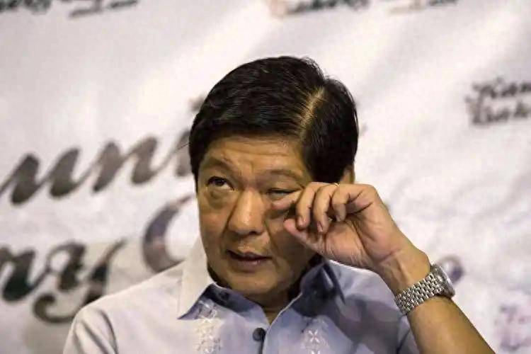 12万人抗议，马科斯支持率暴跌！关键时刻，中美军舰在黄岩岛对峙