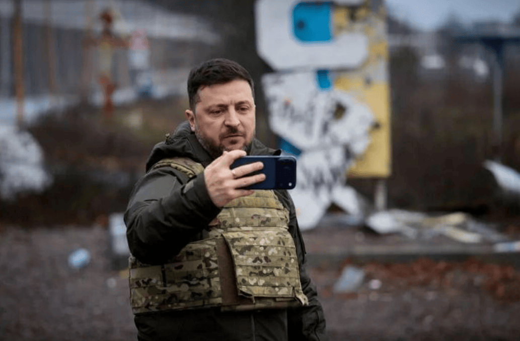 现身库皮扬斯克没用，放弃乌克兰34年目标，是泽连斯基的妥协吗？