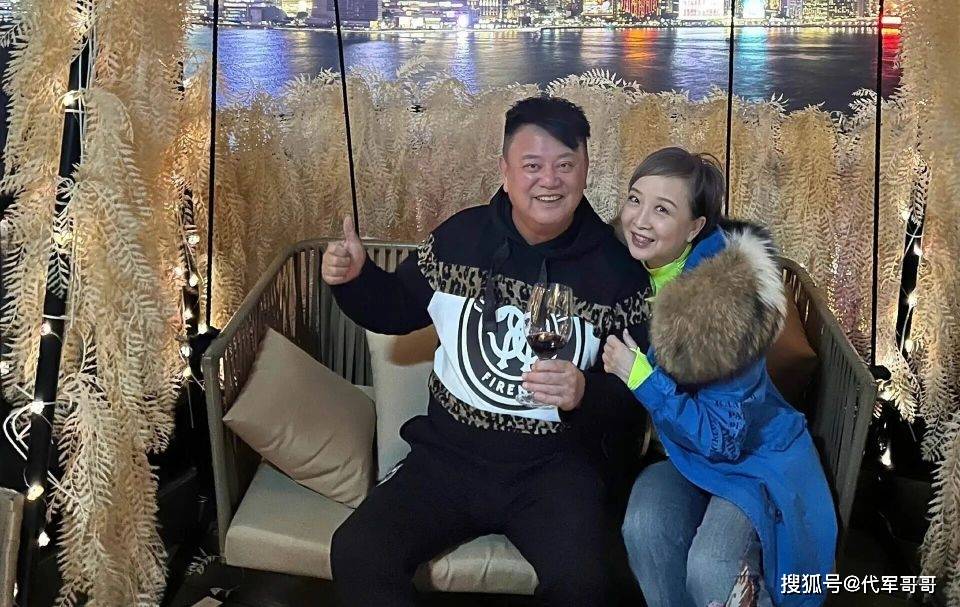 76岁陈百祥宣布接受安乐死,和妻子结婚近50年,坚持丁克很潇洒