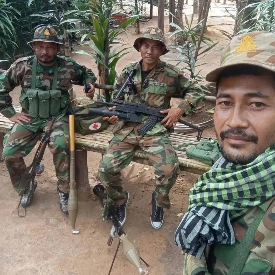 柬埔寨狙击手展示中国10式大狙！还有哪些武器是中国造？