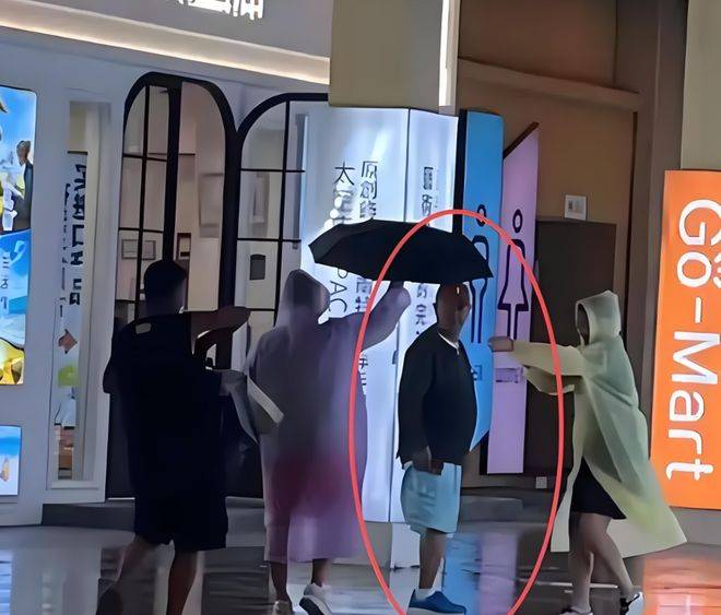 68岁赵本山近况:卖房卖飞机救女儿,身价百亿救不了女儿的心病