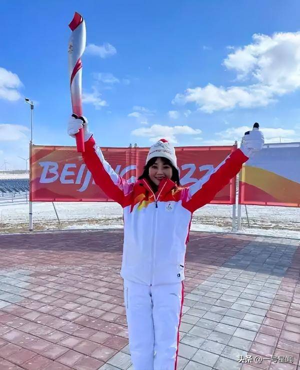 一手好牌打稀烂！央视"学历最低"主持人方琼，如今沦落到这般田地