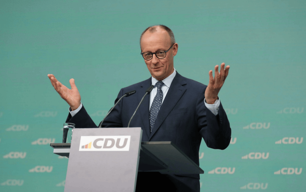 马克龙“背叛”德国,喊话普京会面,俄罗斯同意但有条件