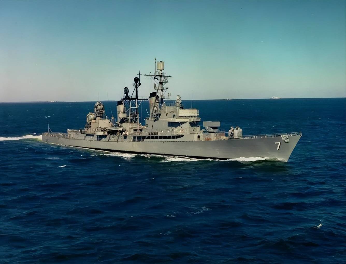 委内瑞拉油轮刚出海，中国军舰紧随其后，事情果然没有那么简单