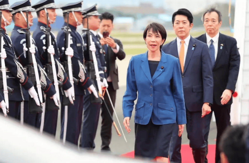 日本内阁正式批了！开始转守为攻，要在一大领域，重点针对中俄