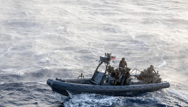 美军不宣而战,委内瑞拉港口大爆炸:委军48小时开火击落9架飞机