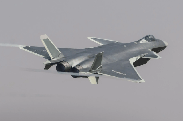 成飞歼-36真实命名曝光,“文鳐”出世,“破”字体现颠覆性