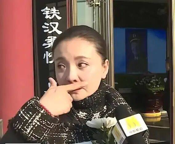 李雪健参加翟俊杰追悼会步履蹒跚!颜丙燕孙茜现场痛哭