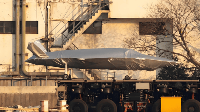 外媒:076舰携6种舰载无人战机亮相?“无人机航母”真的来了