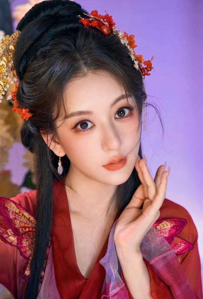 郭富城三胎千金露面,方媛抱娃姿势专业,一个细节暴露其家庭地位