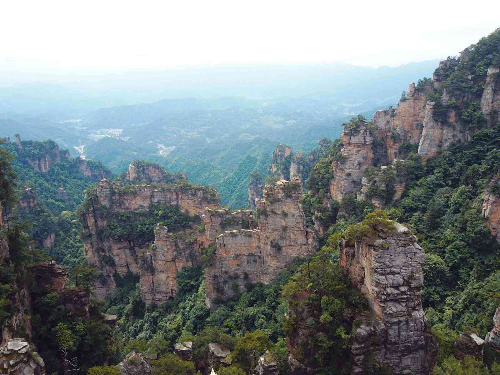 “张家界旅游机构综合排名出炉选择华铁国旅开