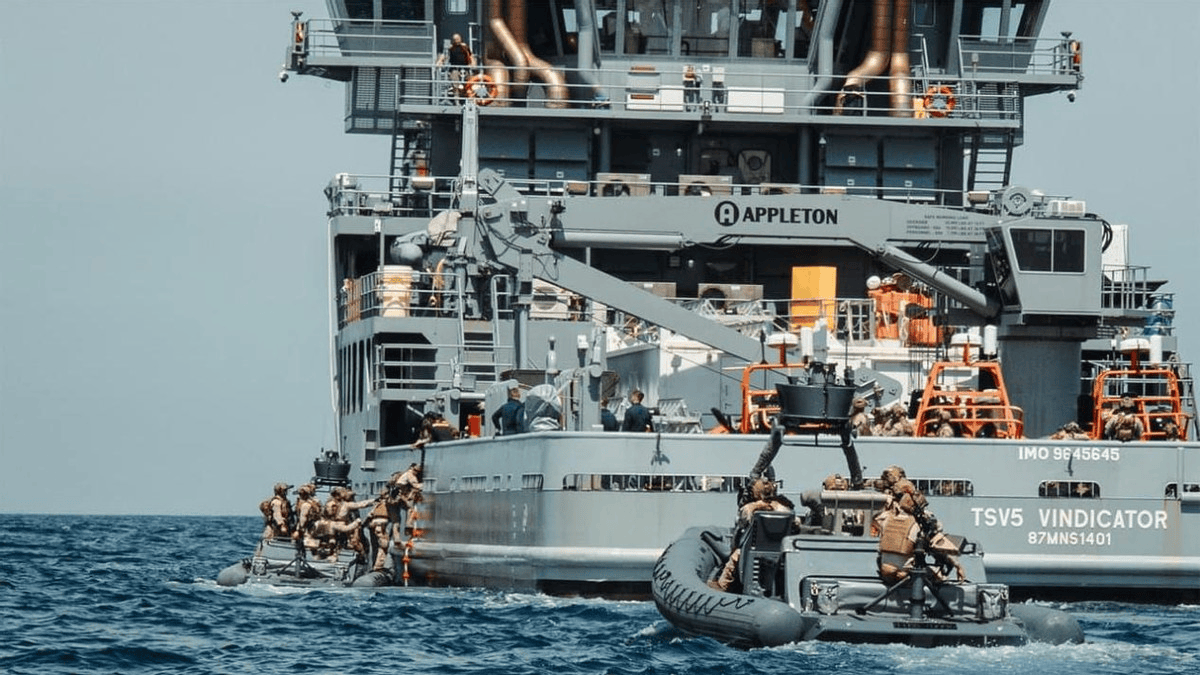 劫持俄油轮后，美军又扣押中国油轮？特朗普休要把中俄当委内瑞拉！