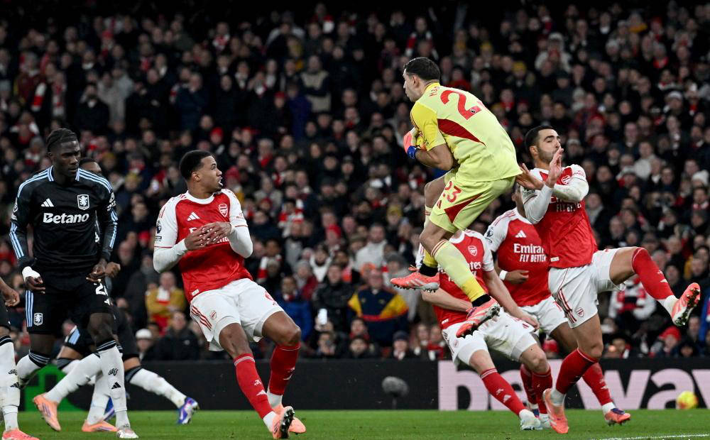 “英超冠军悬念依旧？曼英格兰足球超级联赛城