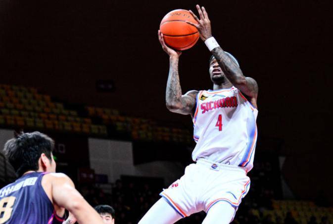 CBA盘口与数据深度__今日CBA盘口分析·大小分策略·球队档案裁判也懵了！新规严打螃蟹防守杨鸣暴怒这球还怎么打？