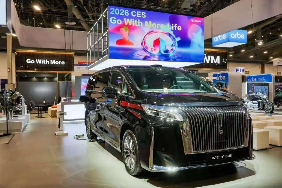 CES变成中国科技秀：机器人跳舞、熊猫获奖、眼镜会说话