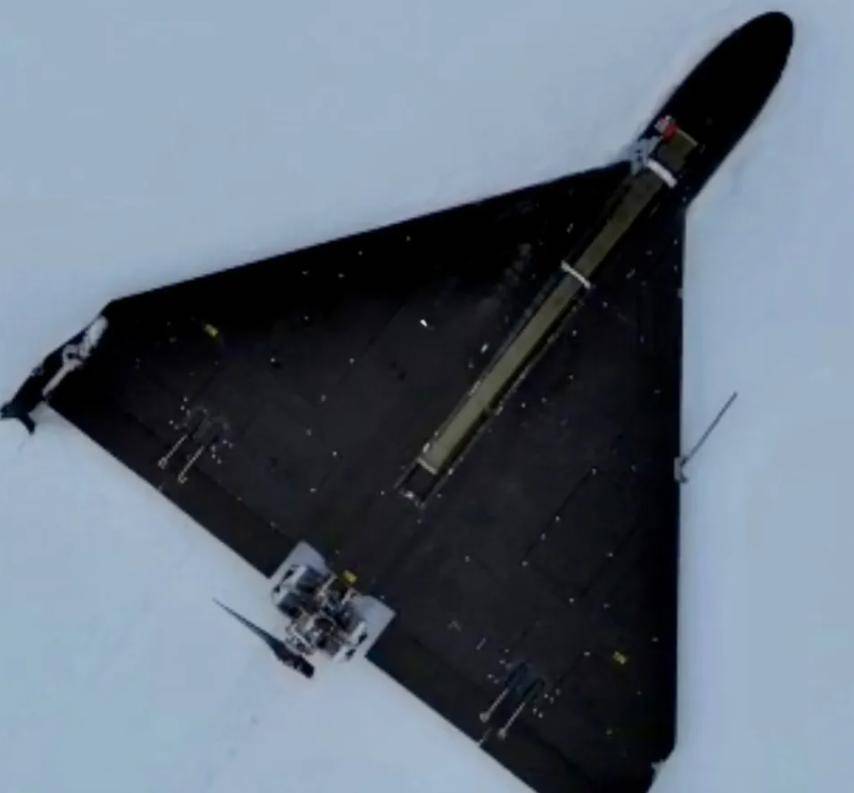 俄军自杀机要单挑乌军战机!背上便携式防空弹,伺机反咬一口