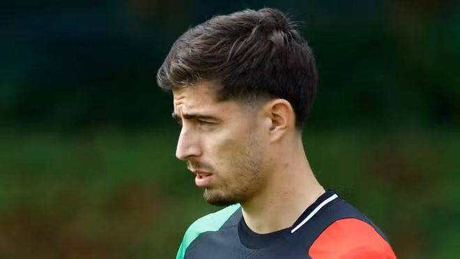 “11 次触球 2 脚射门叫扬叔 - 全网