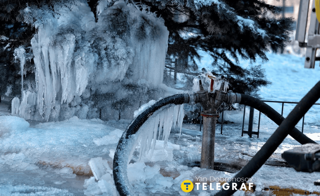 俄乌大结局要来？俄军终于想明白，炸军工厂不如炸电厂，基辅陷入黑暗