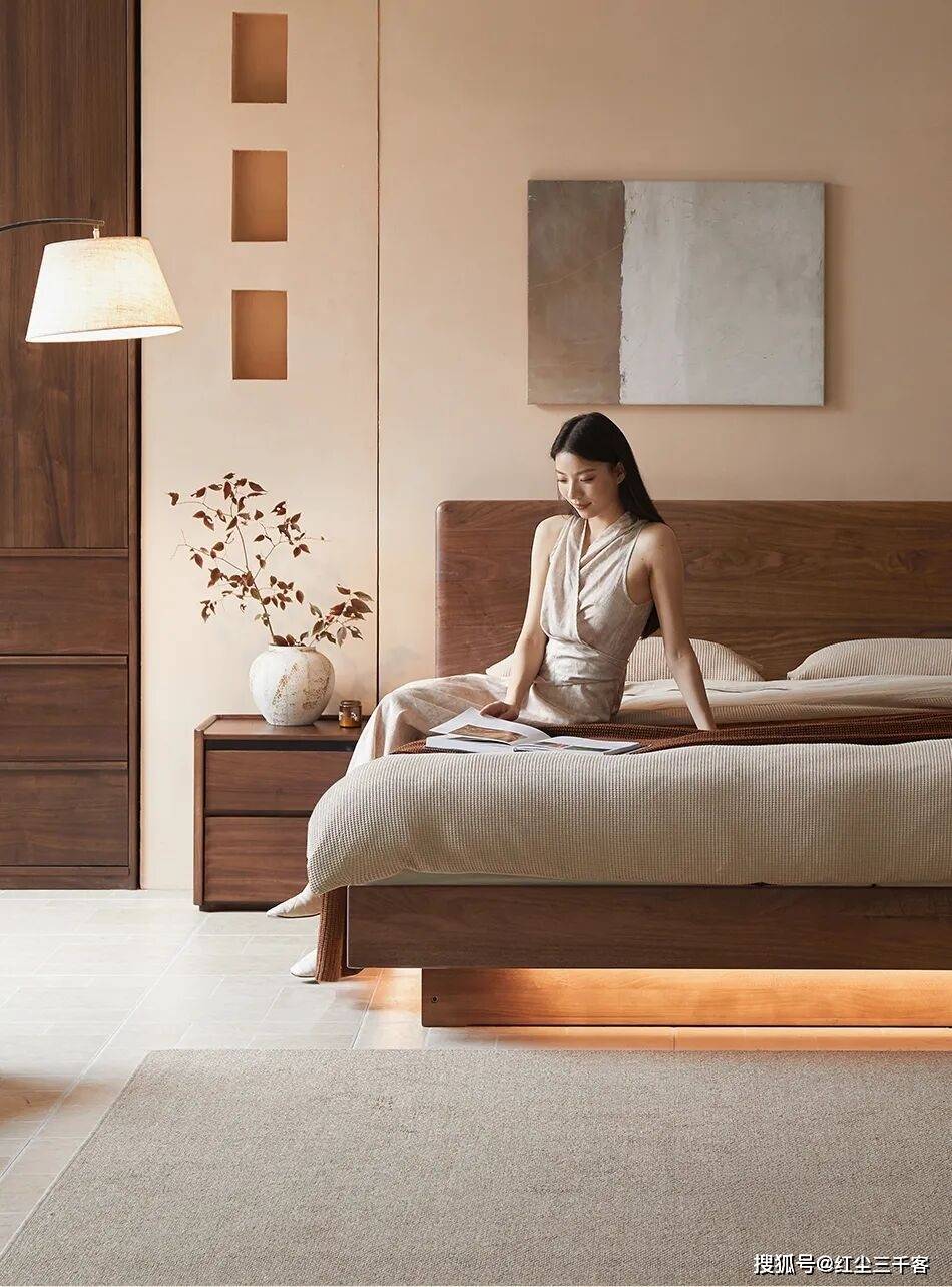 源氏木语黑胡桃木家具：以全链途能力重塑黑胡桃木家居重生态