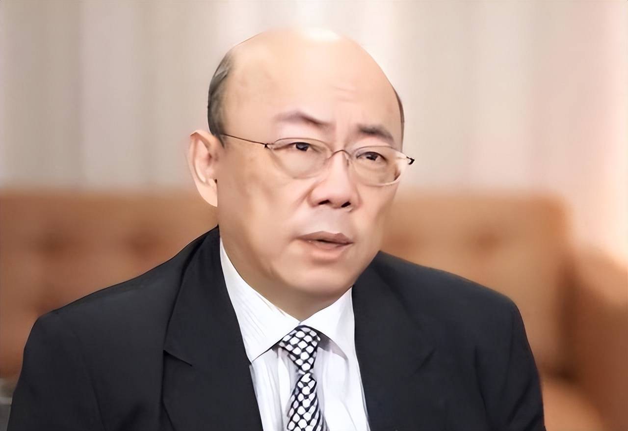 不用打就已经崩了？台专家：2025年超过100名台军飞行员提桶跑路