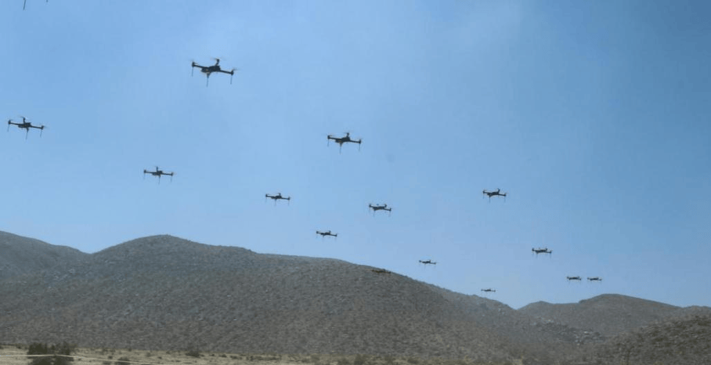 中国“超级微波炉”震撼亮相！3000米高空猎杀无人机蜂群，让外媒直接看懵