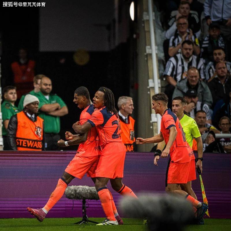 原创             曼联“弃太子”在诺坎普复活，3000万买他值不值