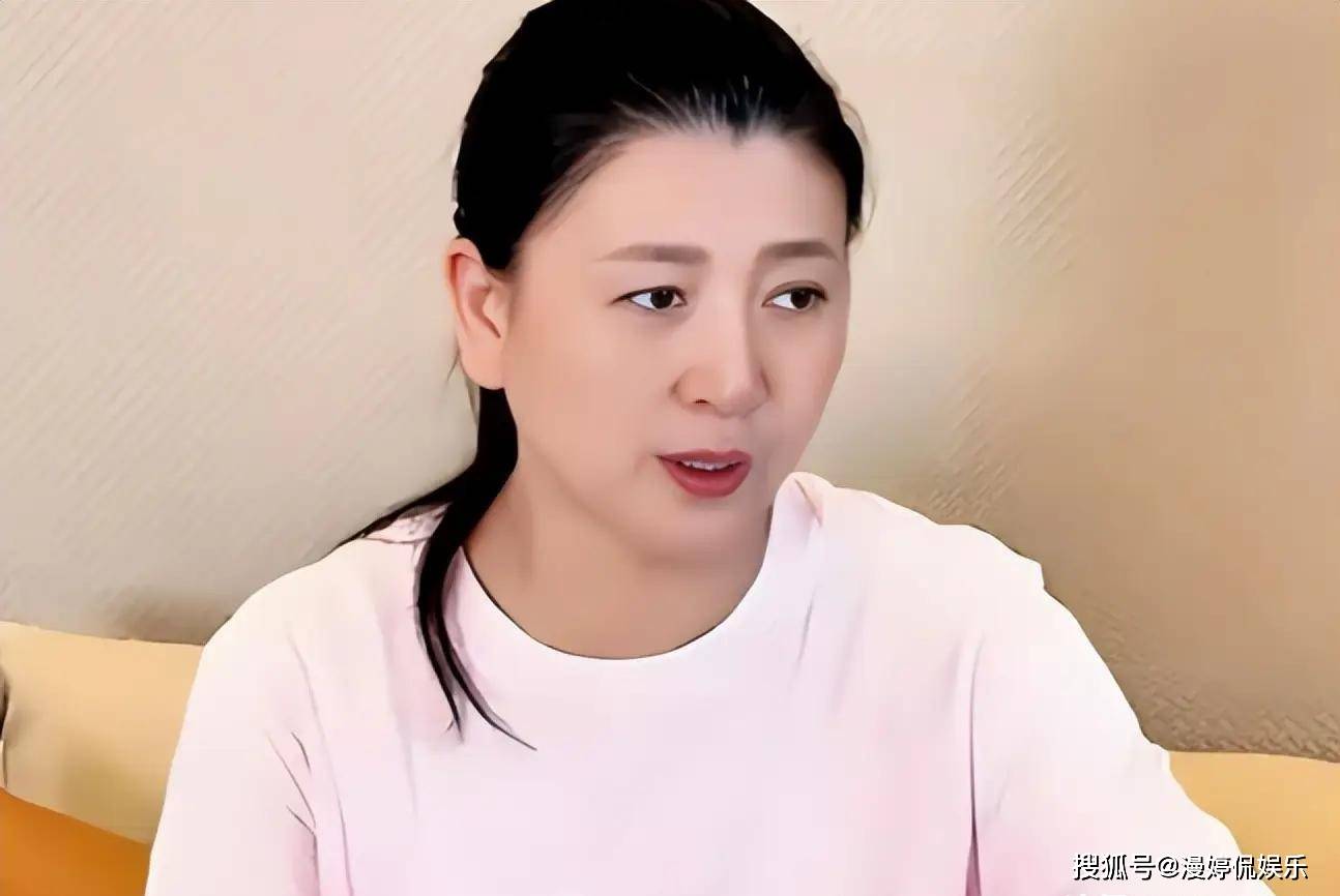 自身难保！继官媒下场之后，闫学晶又被曝身份造假，宋丹丹说对了