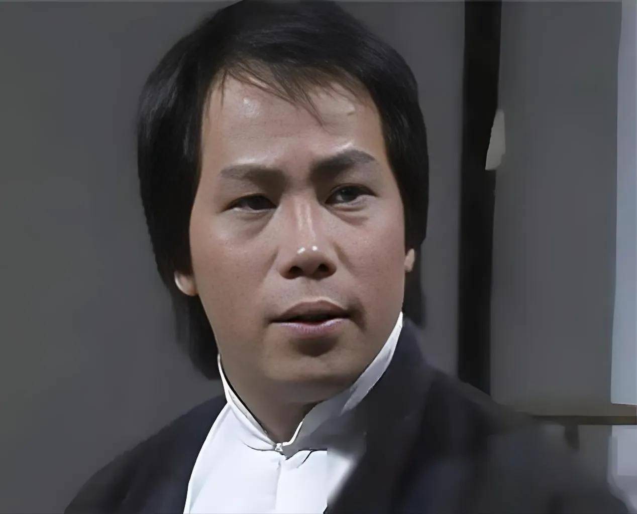 “火云邪神”梁小龙去世，享年77岁！知情人透露去世前一天与友人聚餐，精神饱满未见异常