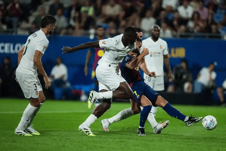 西班牙足球甲级联赛西甲焦点战：赫塔费VS巴伦西亚防守与反击的博弈