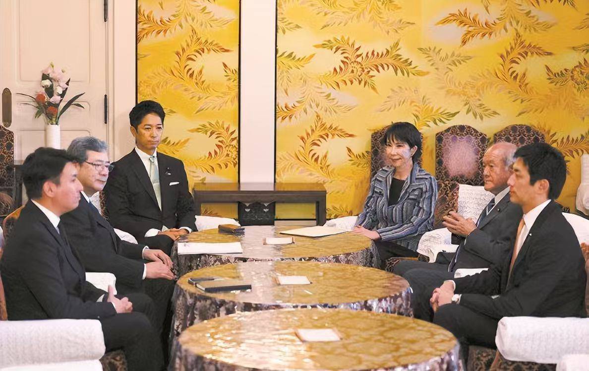 收拾高市早苗，用不着中方动手，日本发现不妙，访华行程按下暂停键