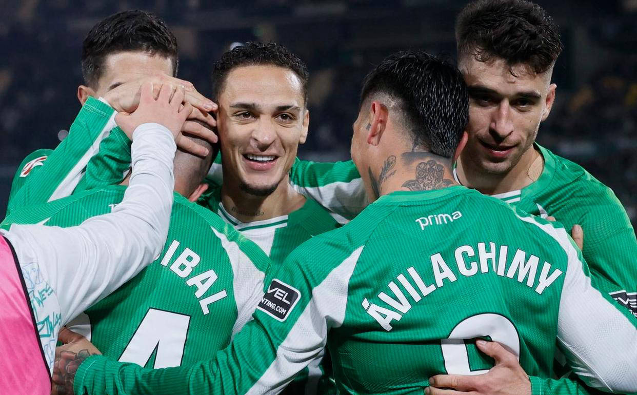 西甲最新积分榜出炉：皇马2-0胜利拉近与巴萨差距西班牙足球甲级联赛比利亚雷亚尔遭遇失利