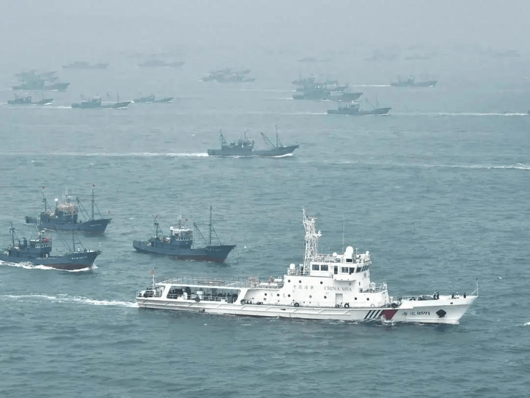 千艘中国船集结！解放军表态后，外交部点名日本：血债必须要偿还