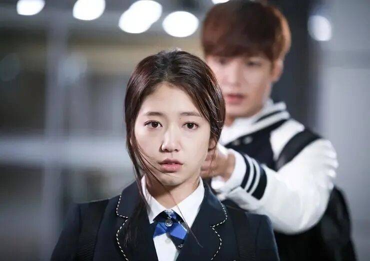 35岁朴信惠撞脸马伊琍贾静雯！网友感叹国民初恋老了好多